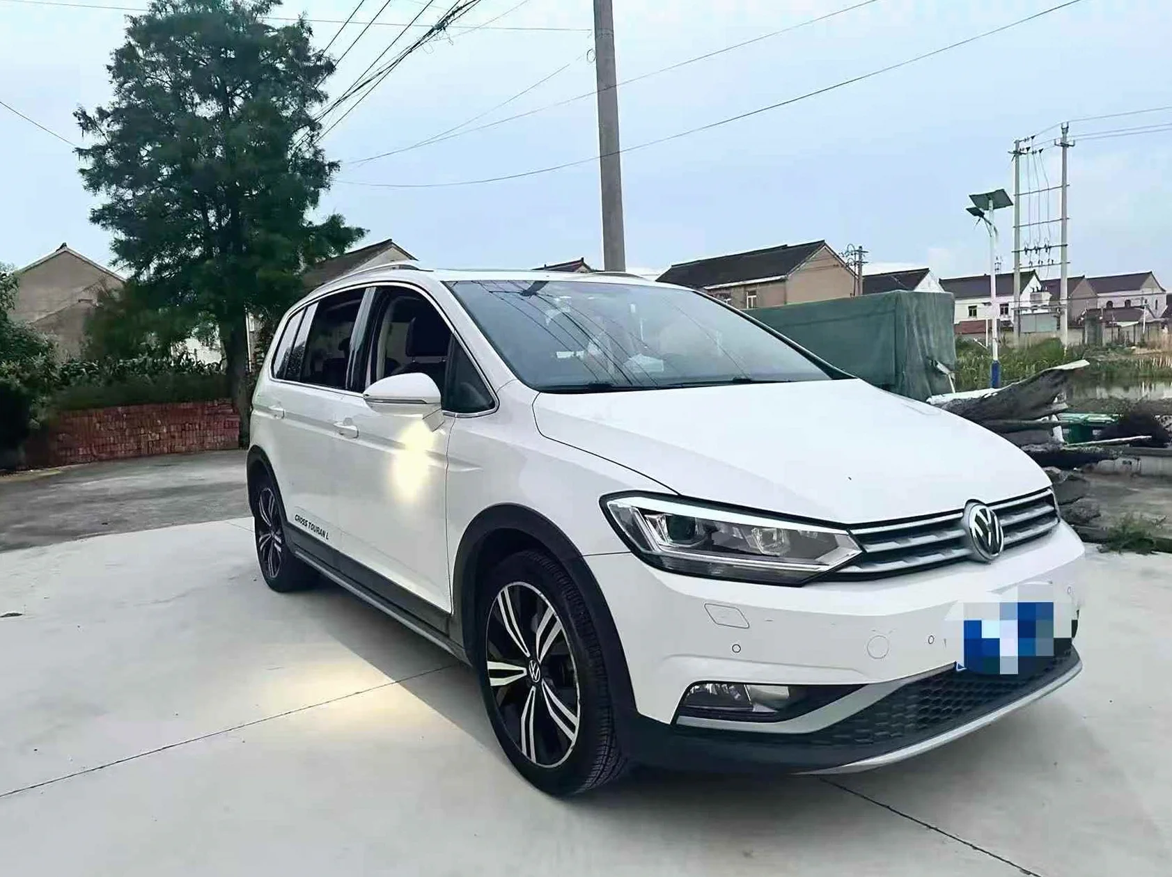 大众途安 正面外观三