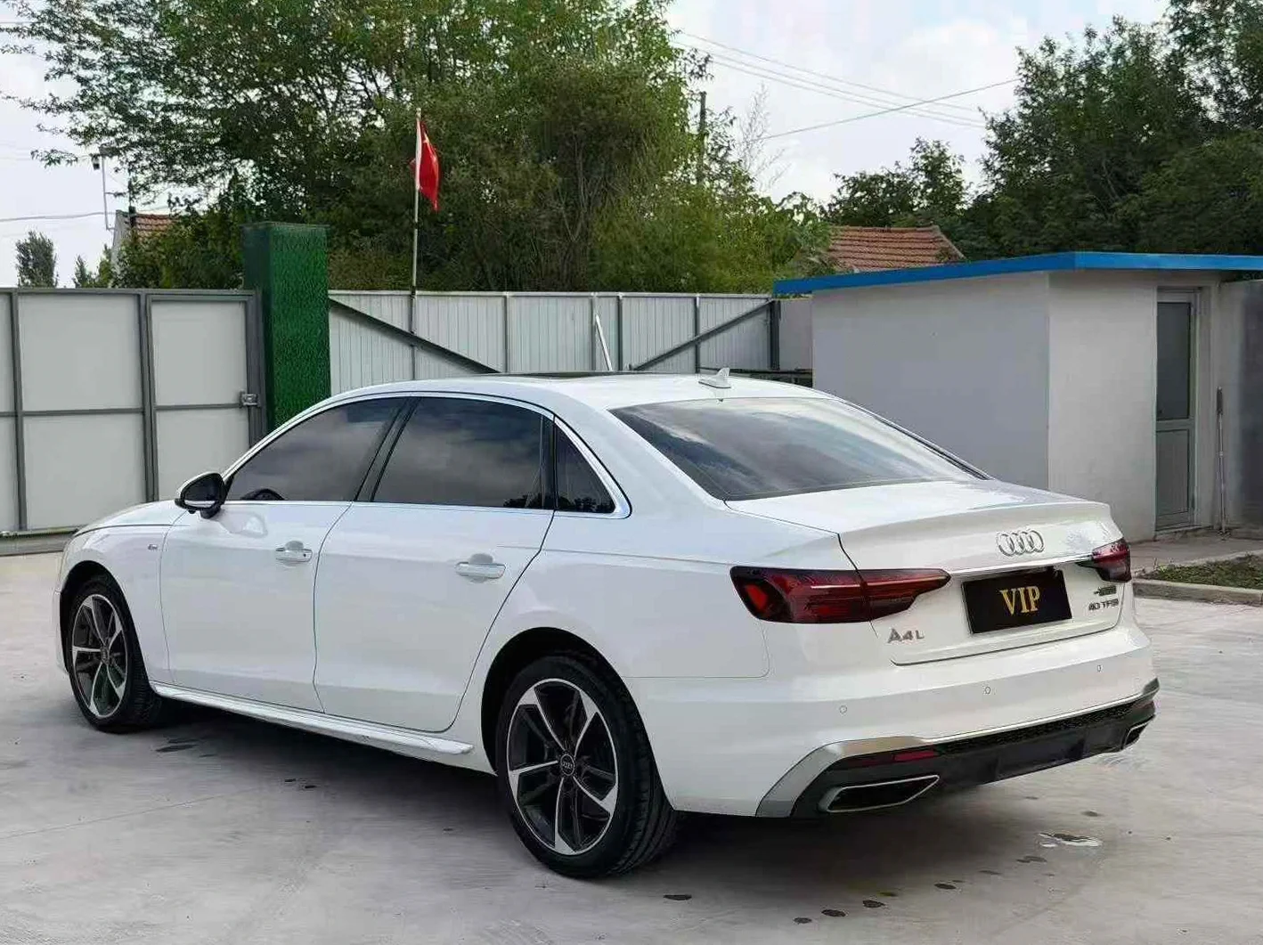 奥迪A4L 后面外观三