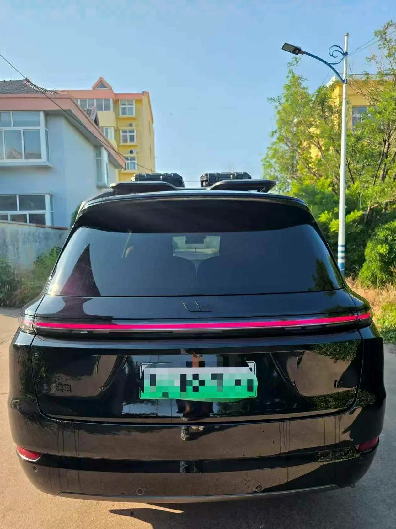 理想L9 后面外观一