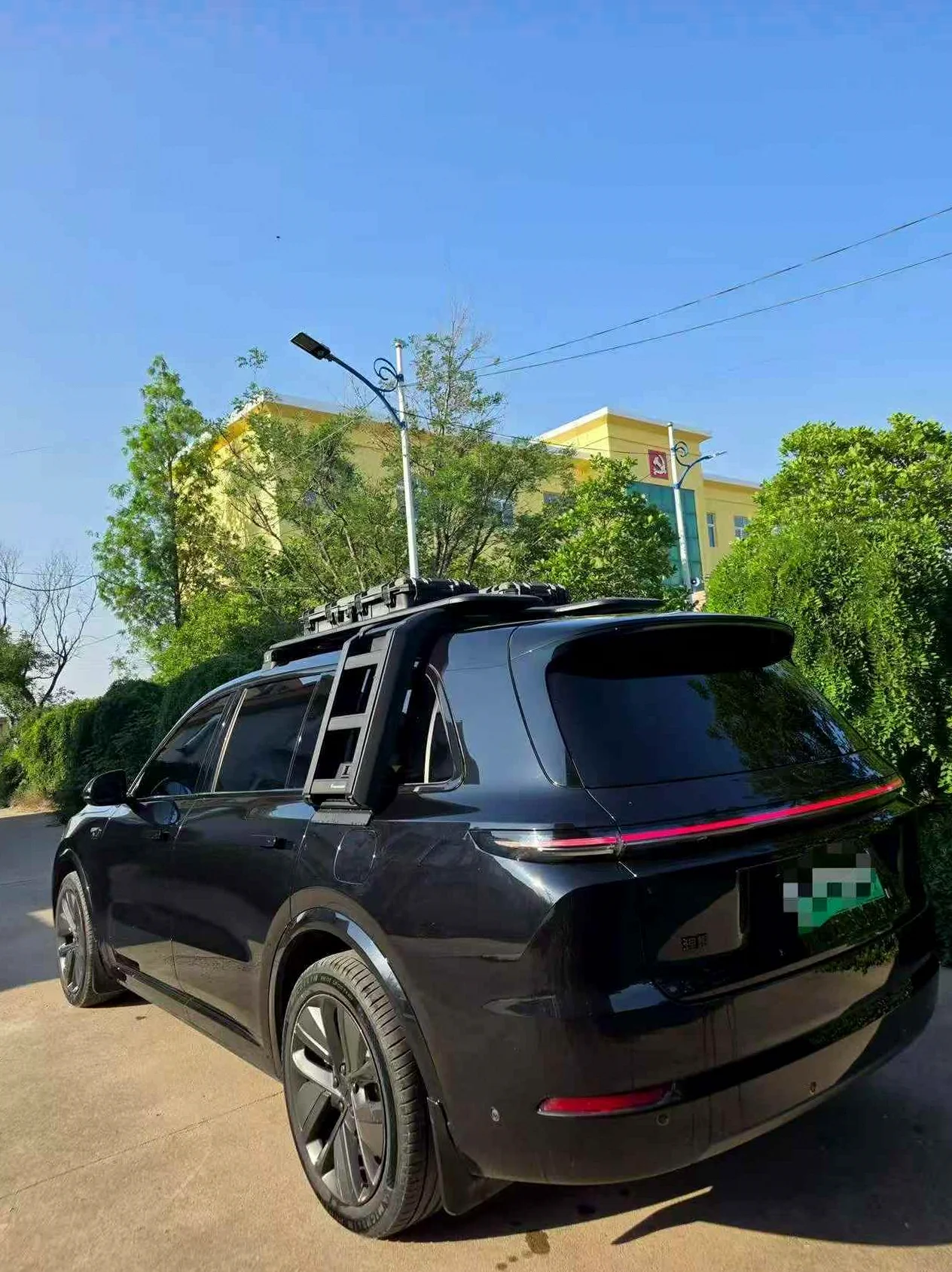 理想L9 后面外观三