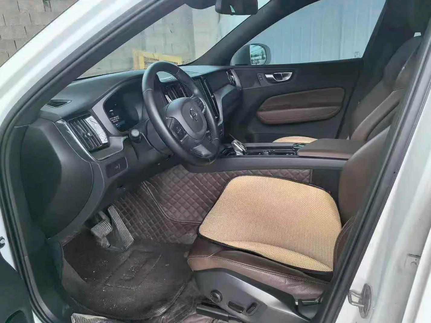 沃尔沃XC60 后面外观一