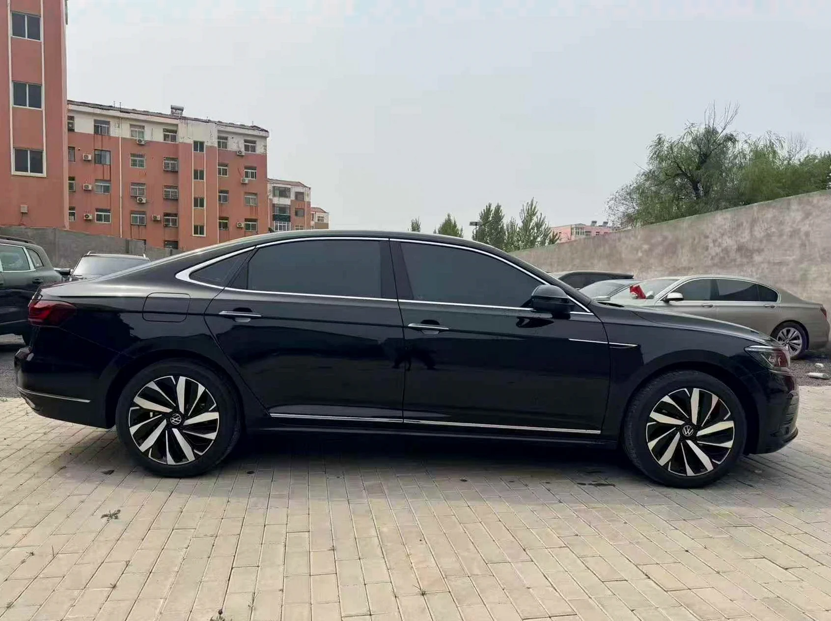 大众帕萨特 后面外观一