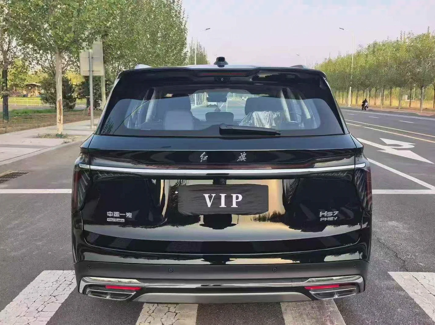 红旗HS7 后面外观一