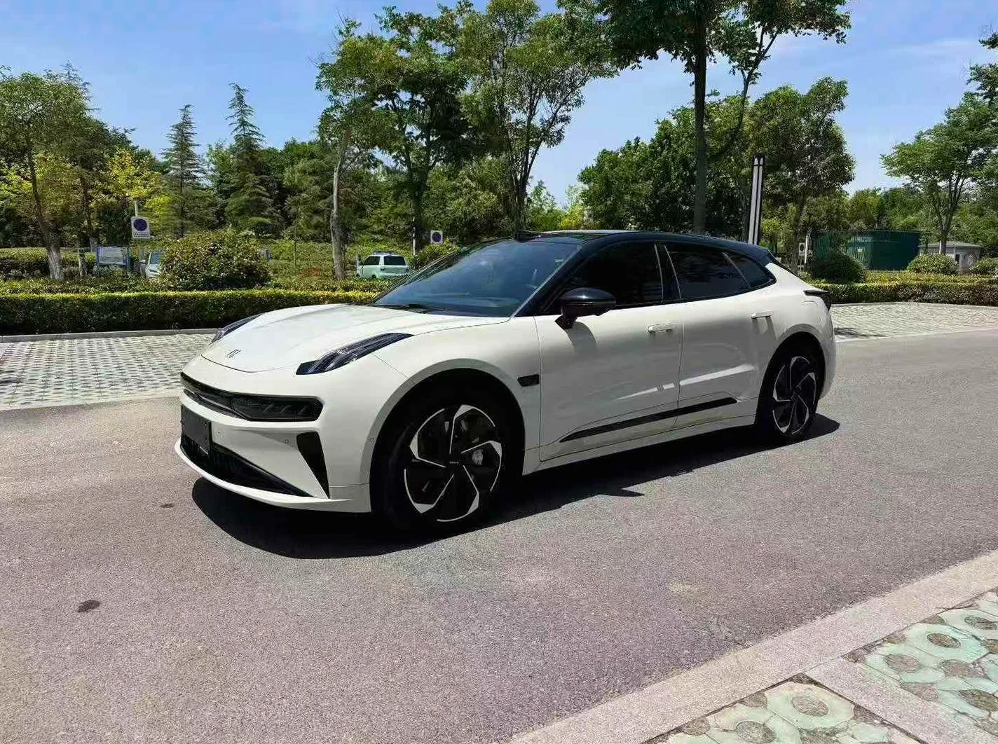 极氪汽车001 正面外观二