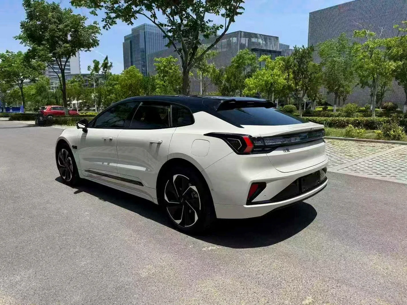 极氪汽车001 后面外观二