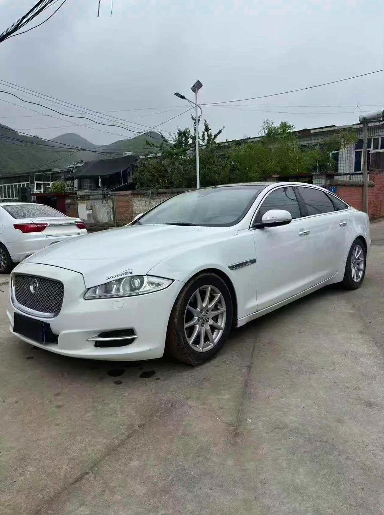 捷豹XJL 正面外观三
