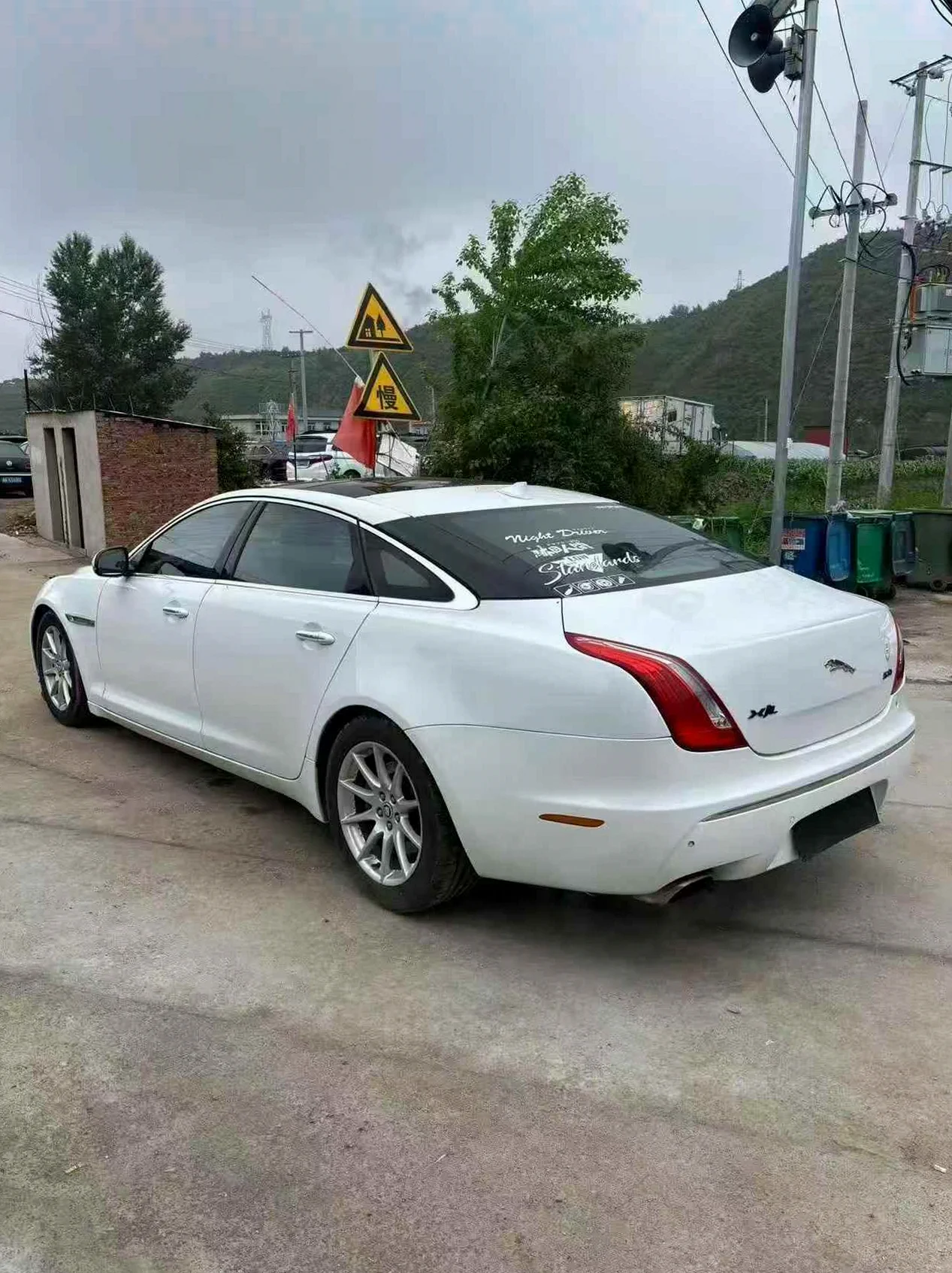 捷豹XJL 后面外观三