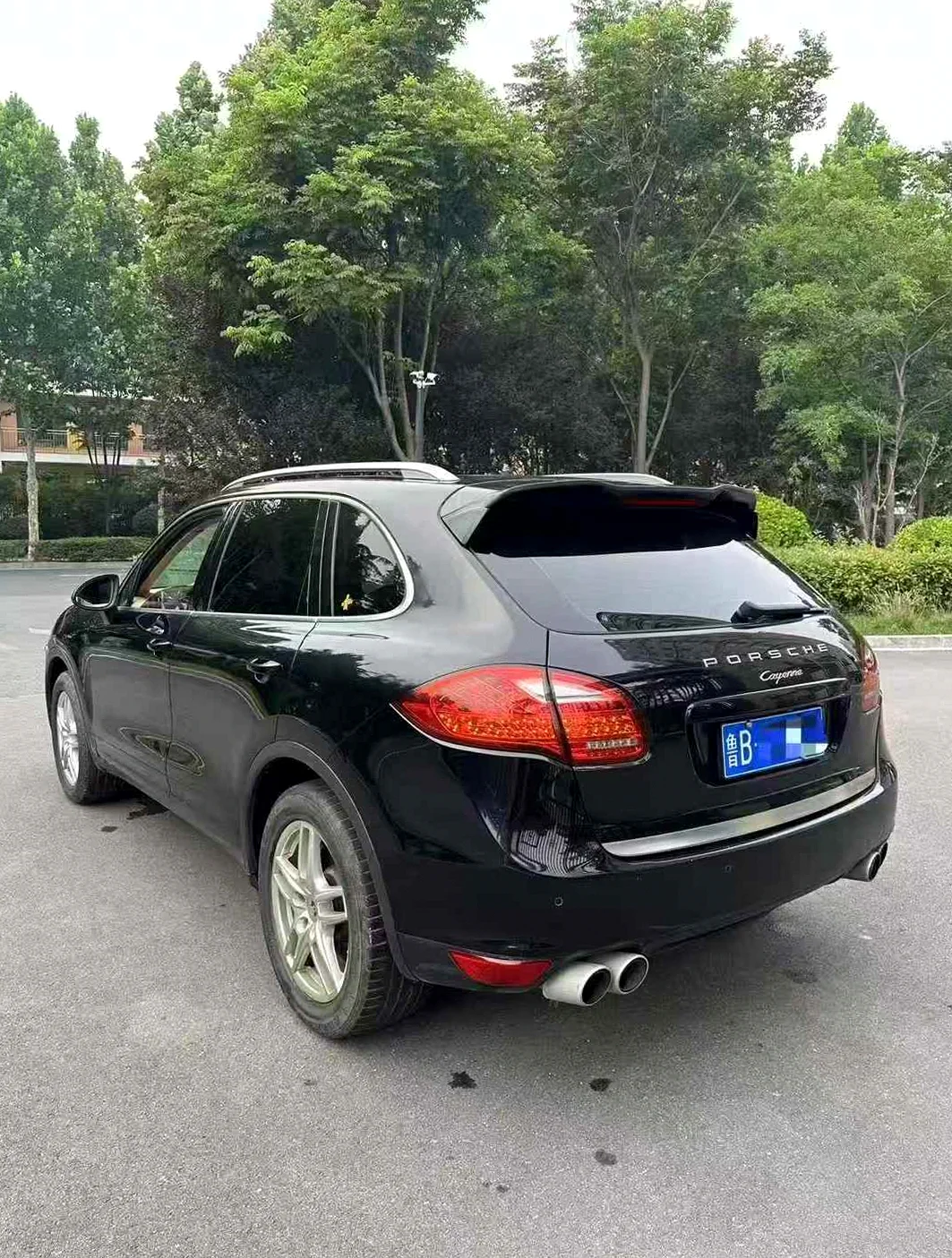 保时捷卡宴 后面外观一