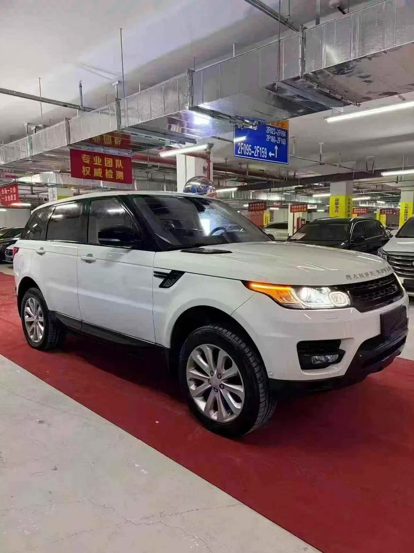 路虎揽胜运动 正面外观三