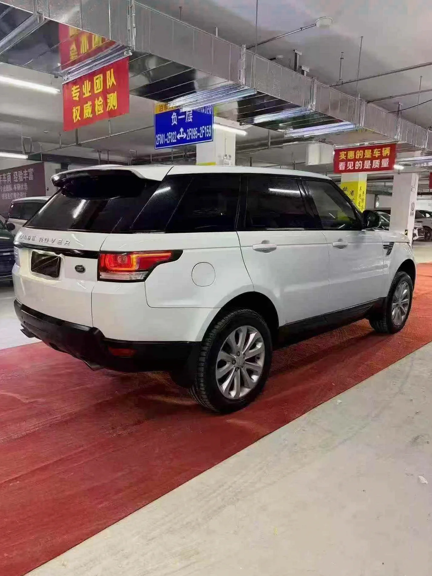 路虎揽胜运动 后面外观三