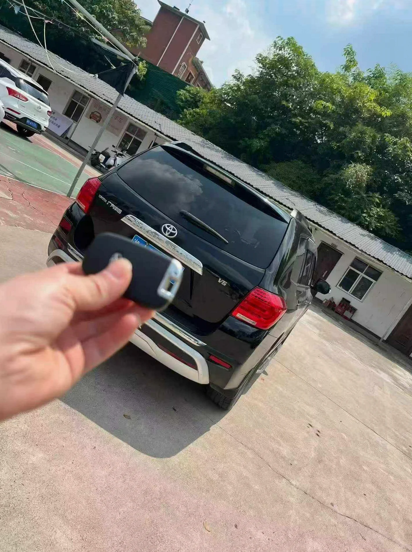 丰田汉兰达 后面外观一