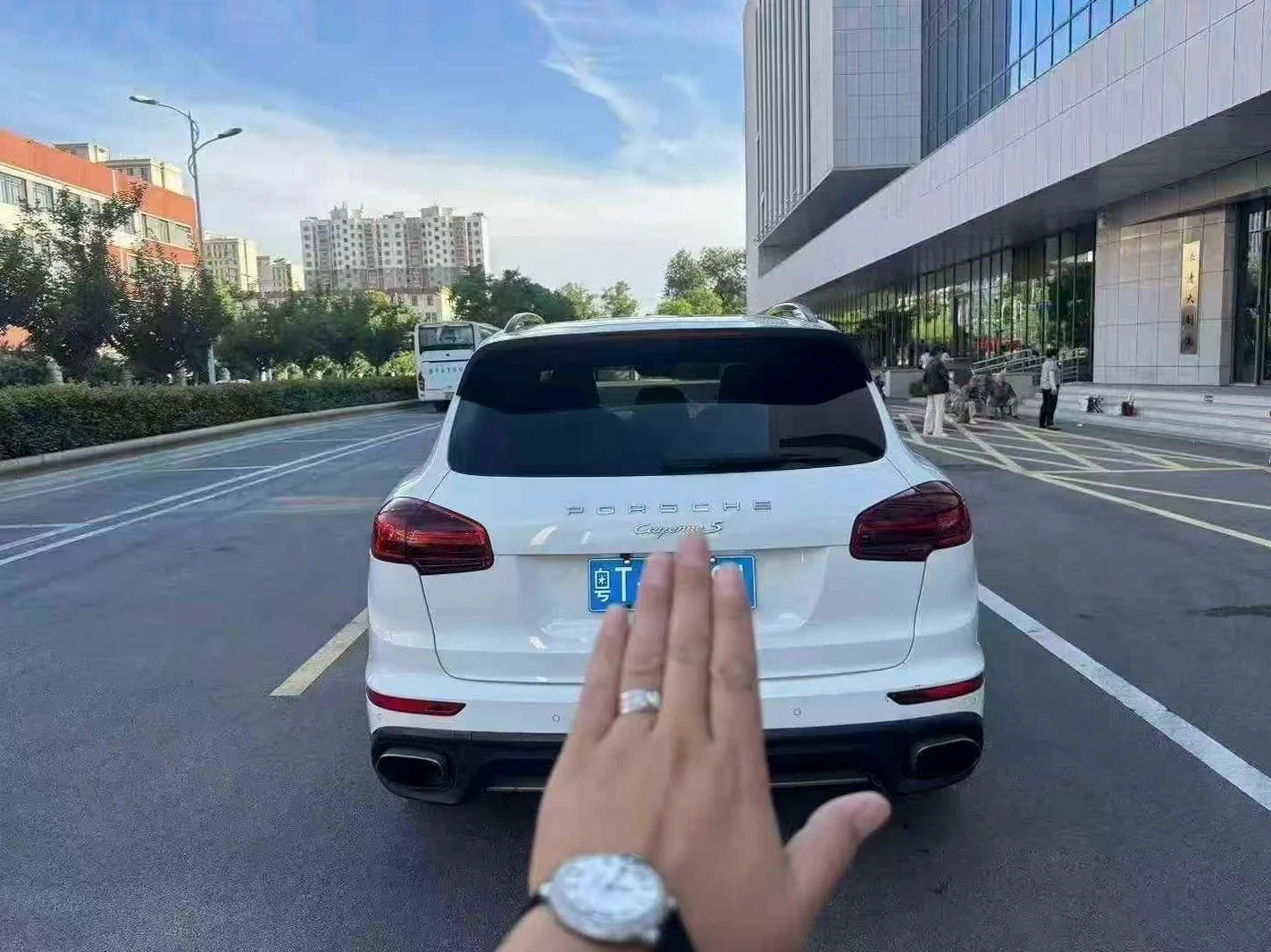 保时捷卡宴 后面外观一