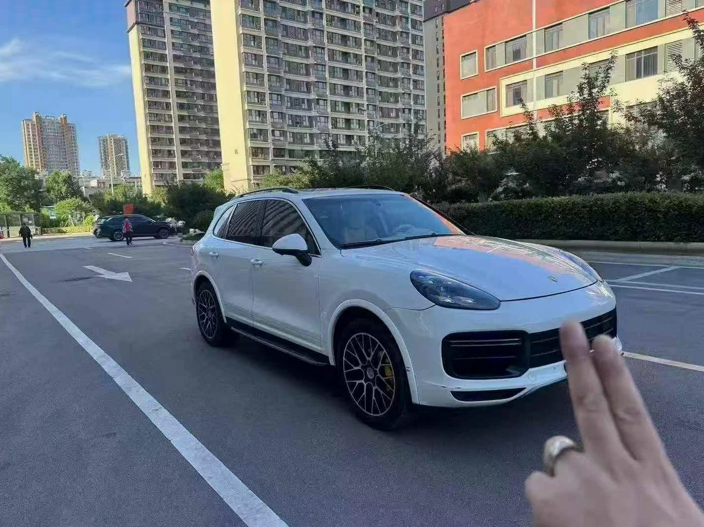 保时捷卡宴 正面外观三