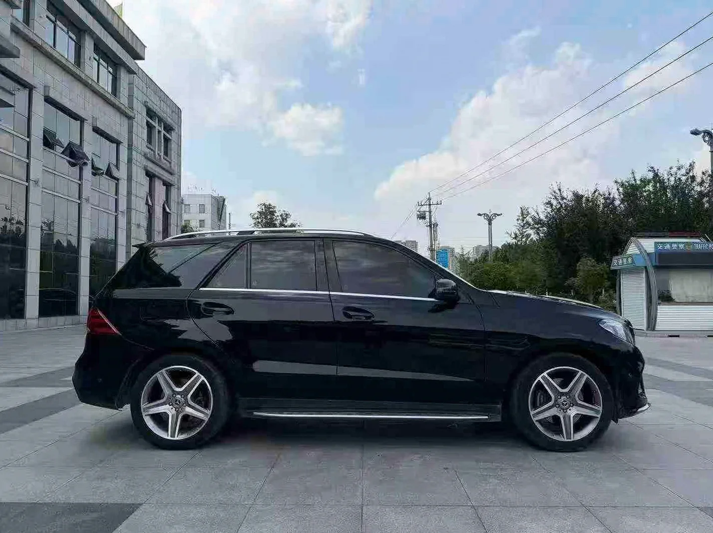 奔驰GLE 后面外观一