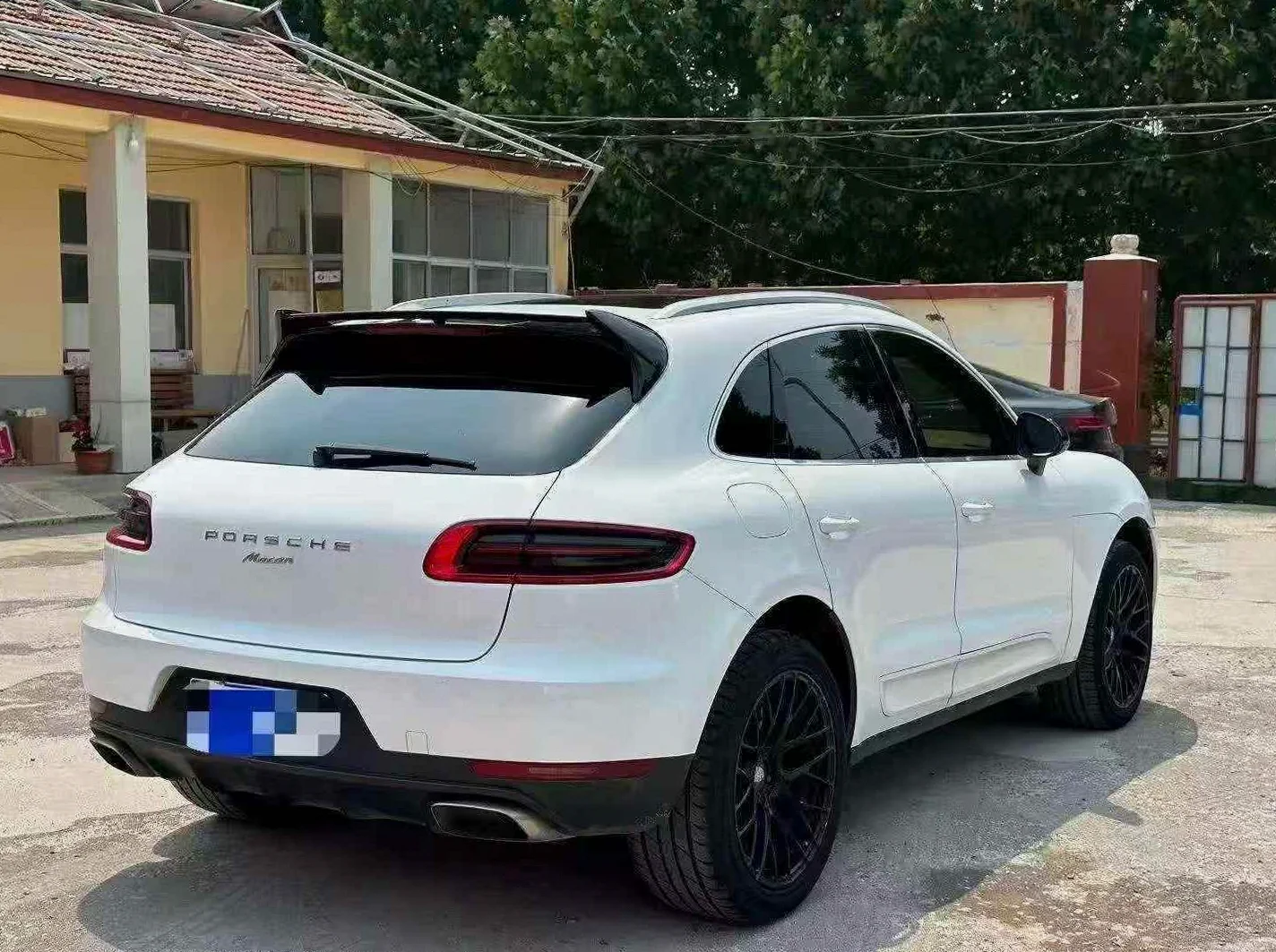 保时捷Macan 后面外观三