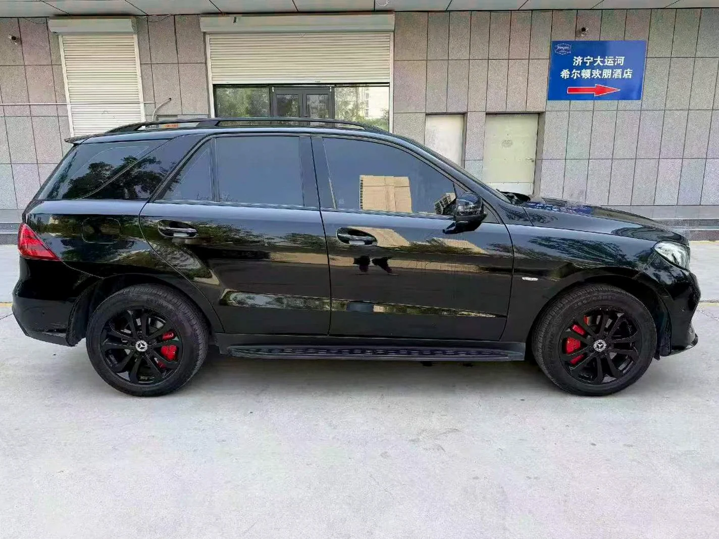 奔驰GLE 后面外观一