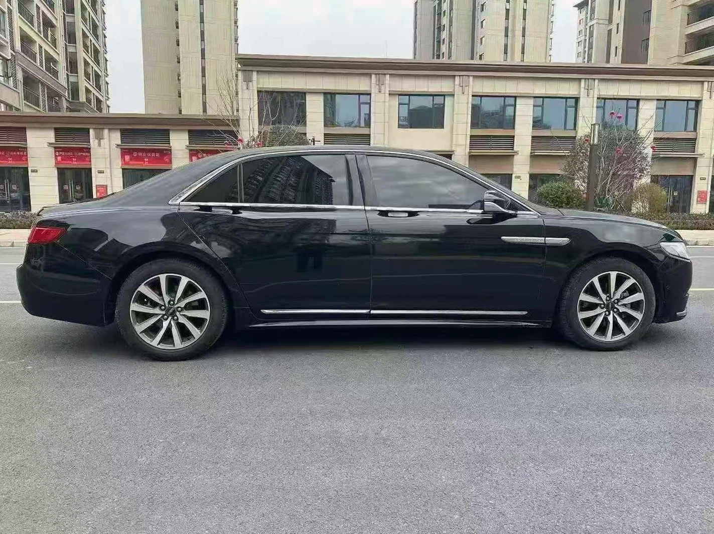 林肯大陆 后面外观二