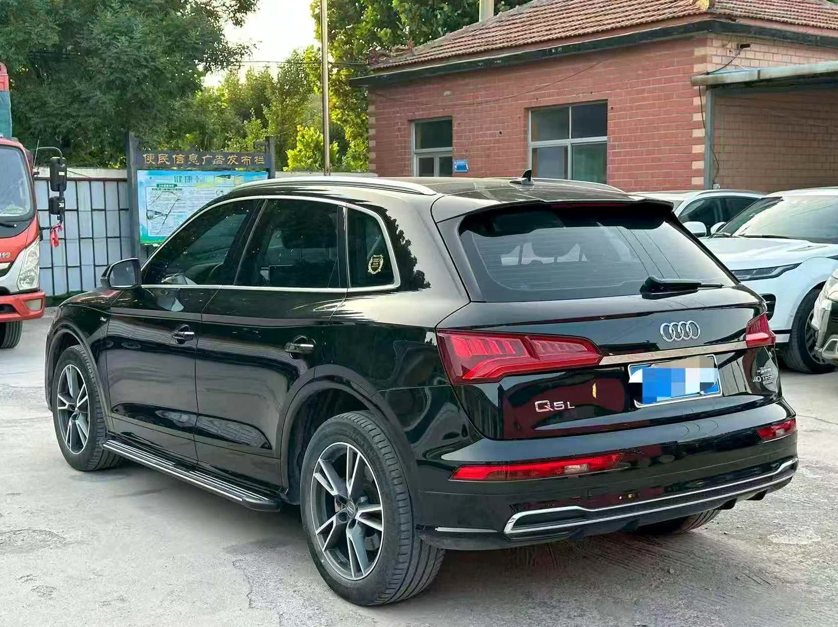 奥迪Q5 后面外观一