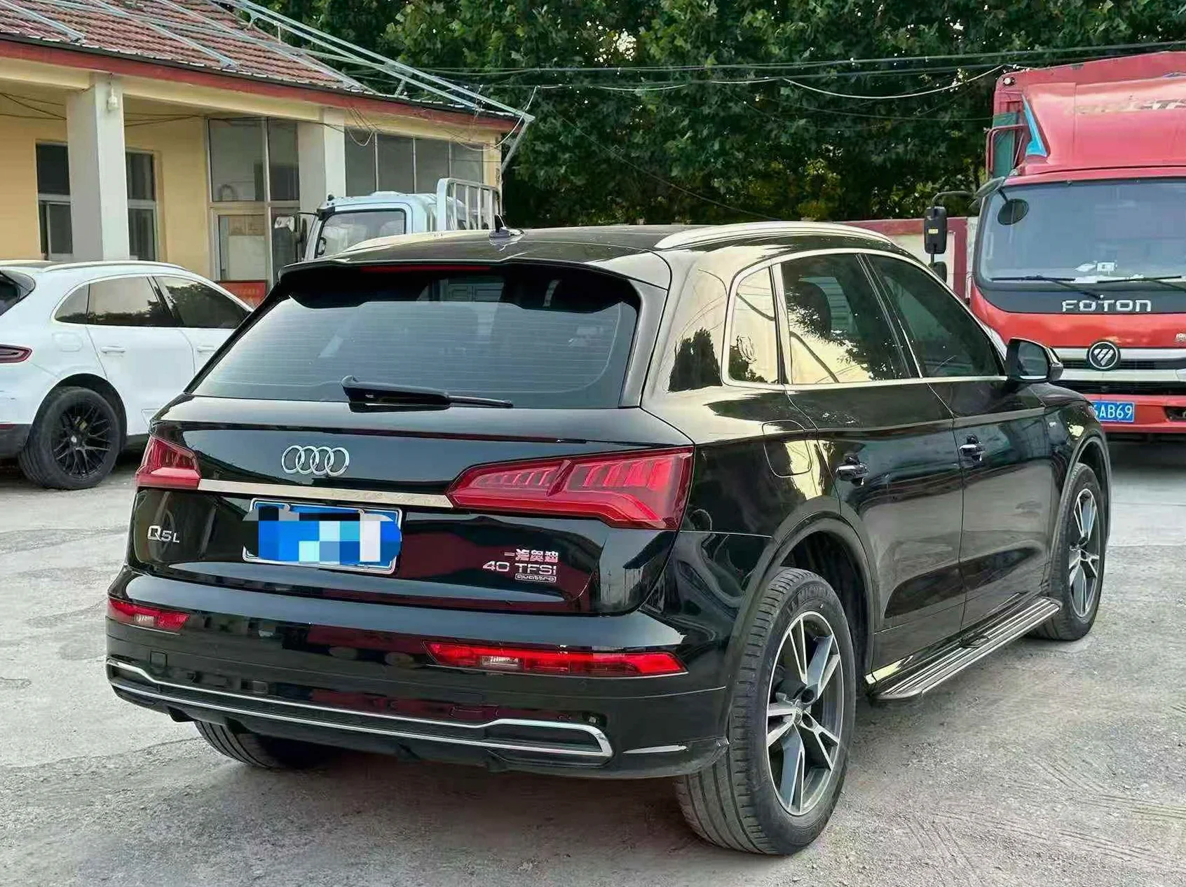 奥迪Q5 后面外观三