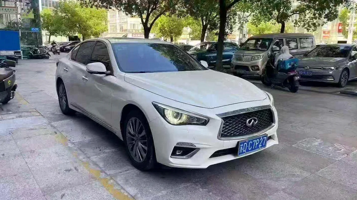 英菲尼迪Q50 正面外观三