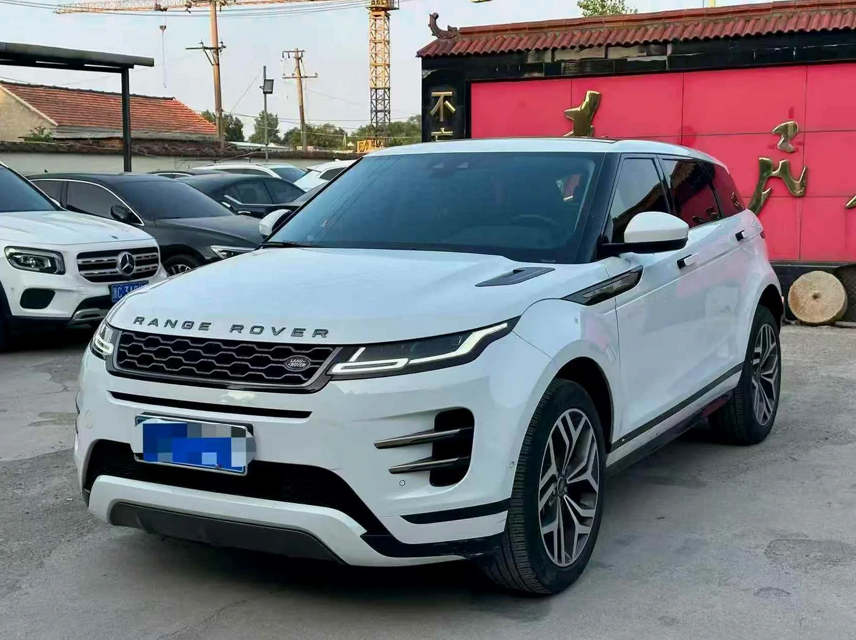 路虎极光 正面外观三