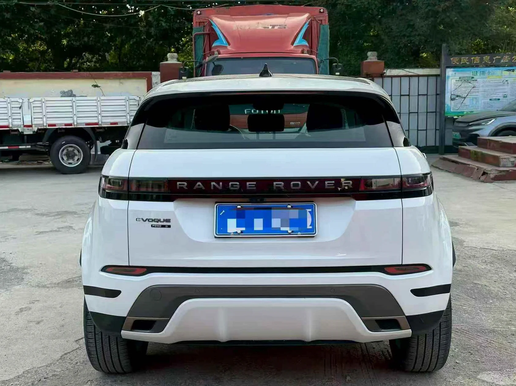 路虎极光 后面外观二