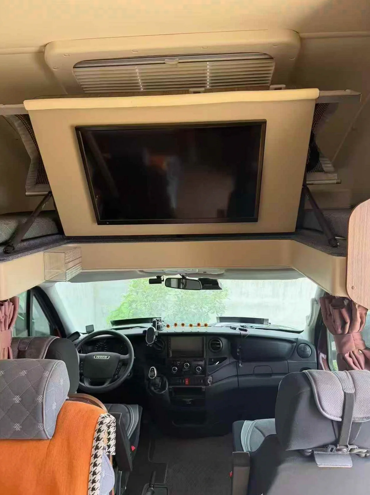 依维柯房车 后面外观二