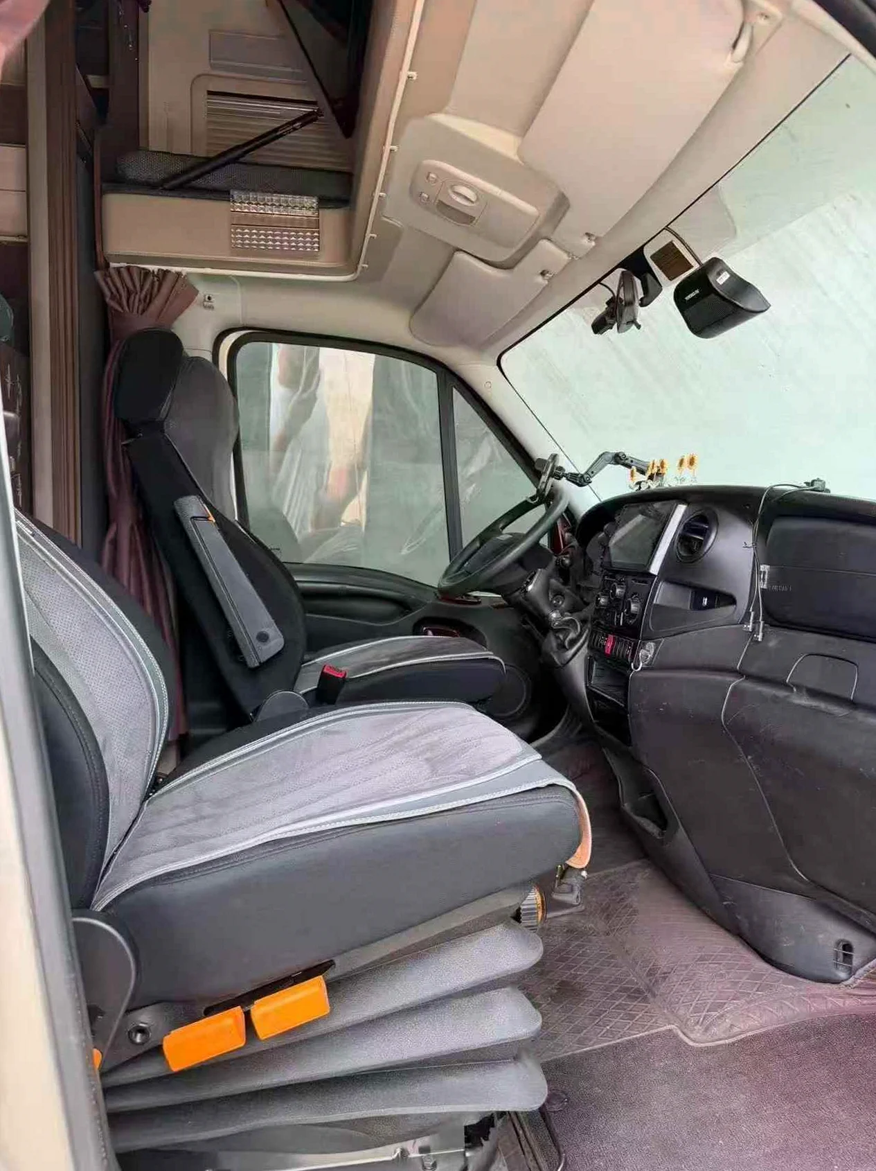 依维柯房车 后面外观一