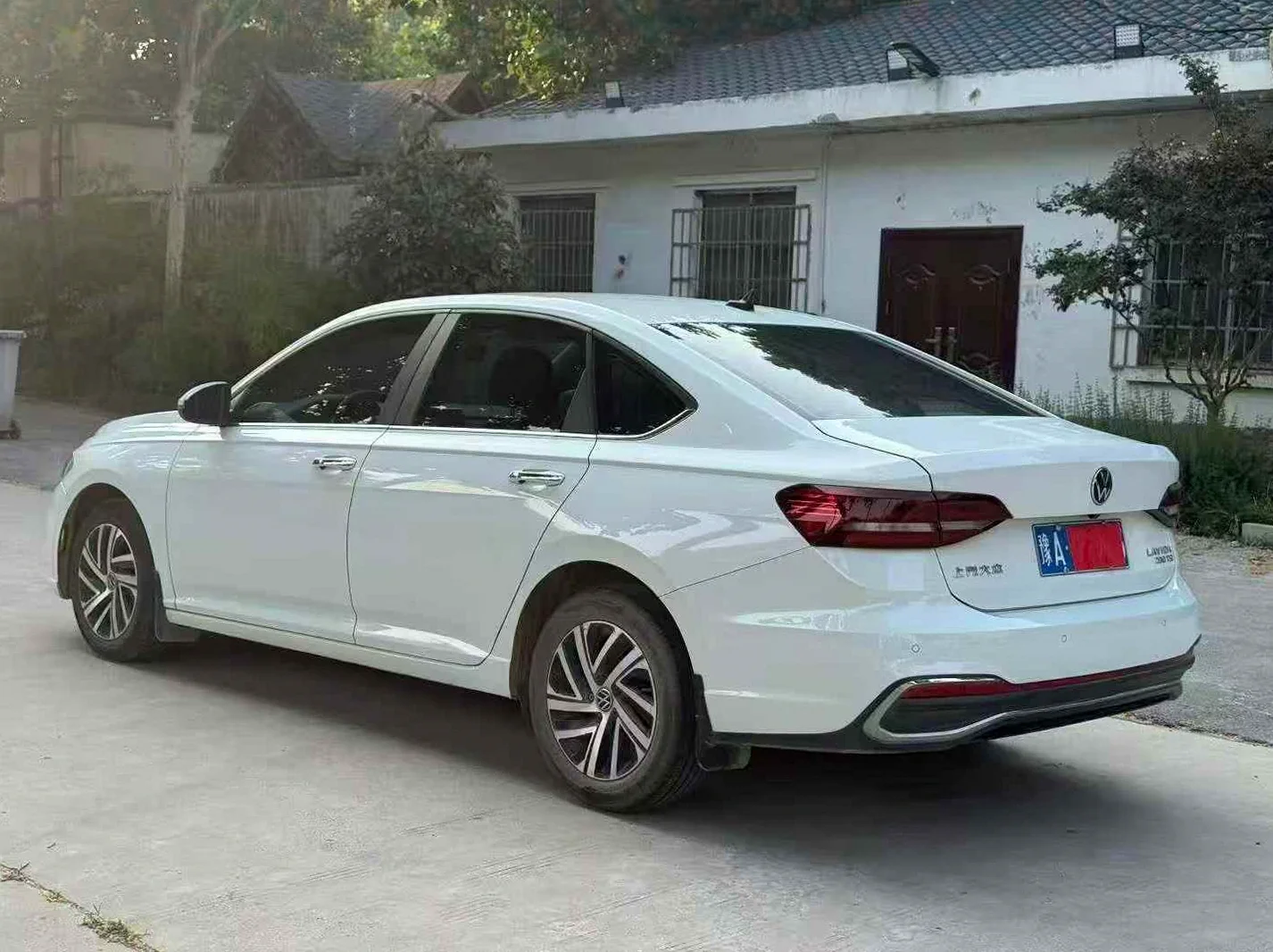 大众朗逸 后面外观一