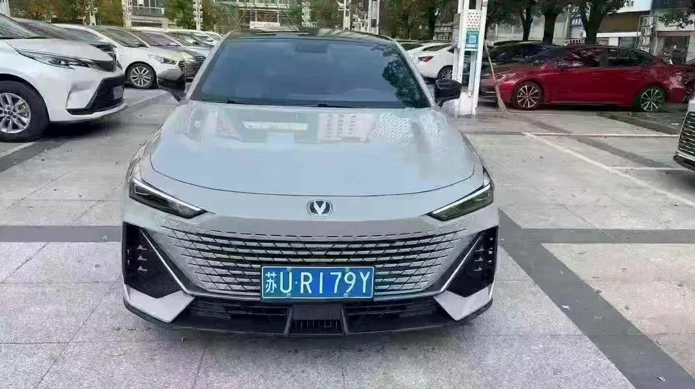 长安汽车UNI 正面外观二