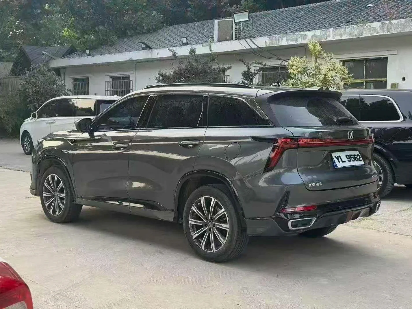 长安汽车CS75 后面外观一