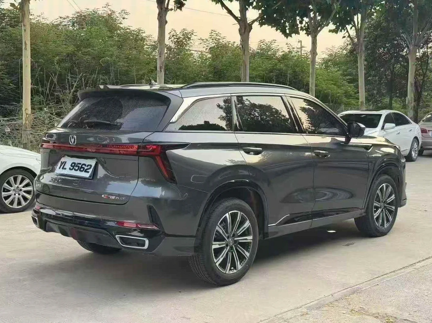 长安汽车CS75 后面外观三