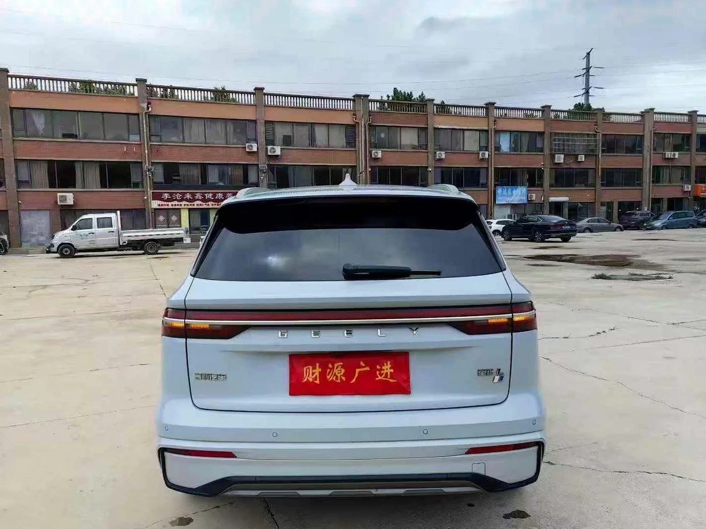 吉利星越 后面外观一