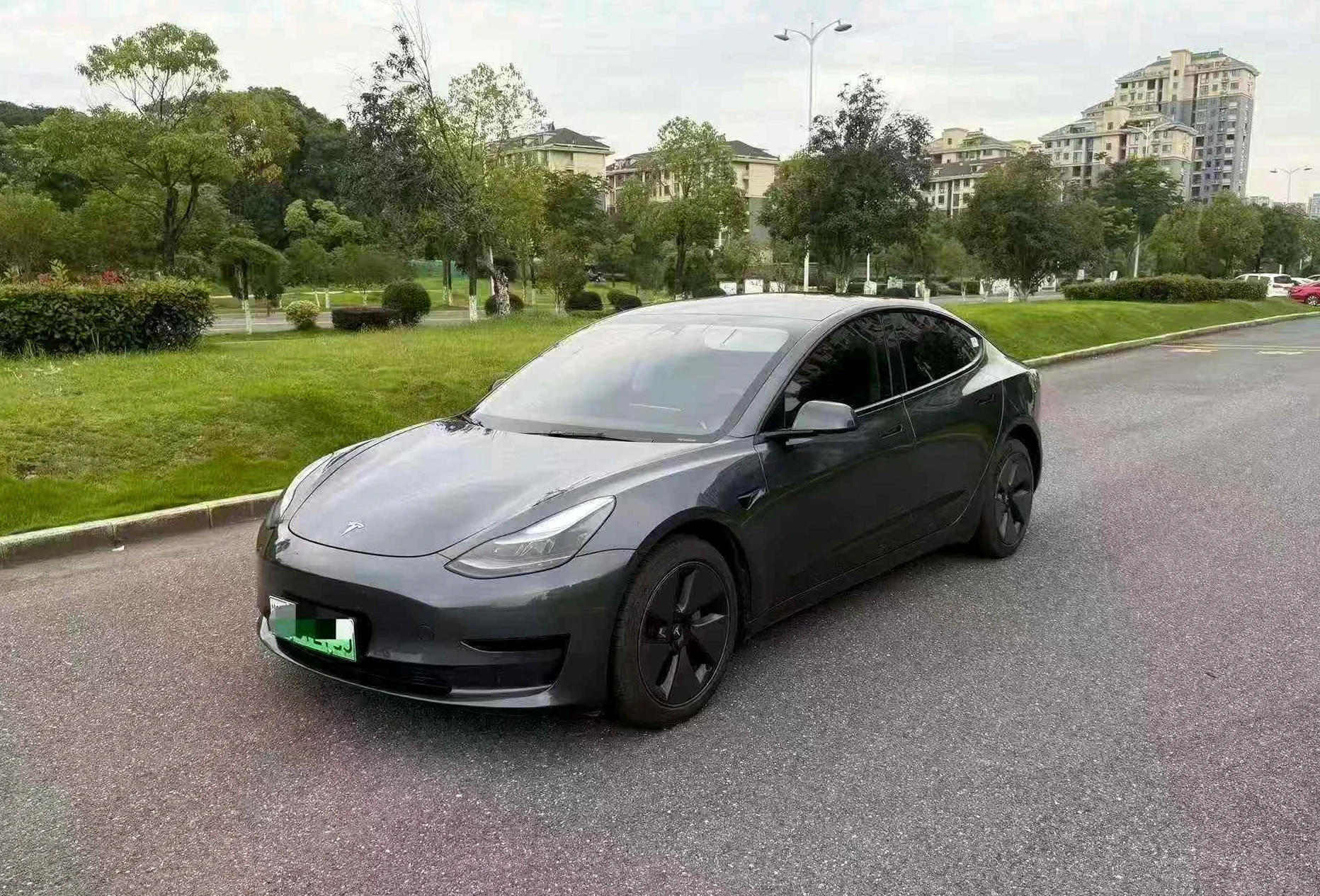 特斯拉MODEL 正面外观三