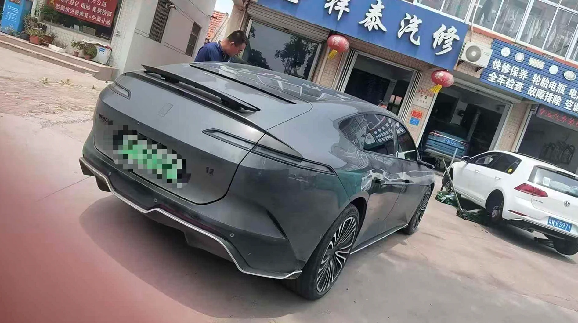 阿维塔12 后面外观一