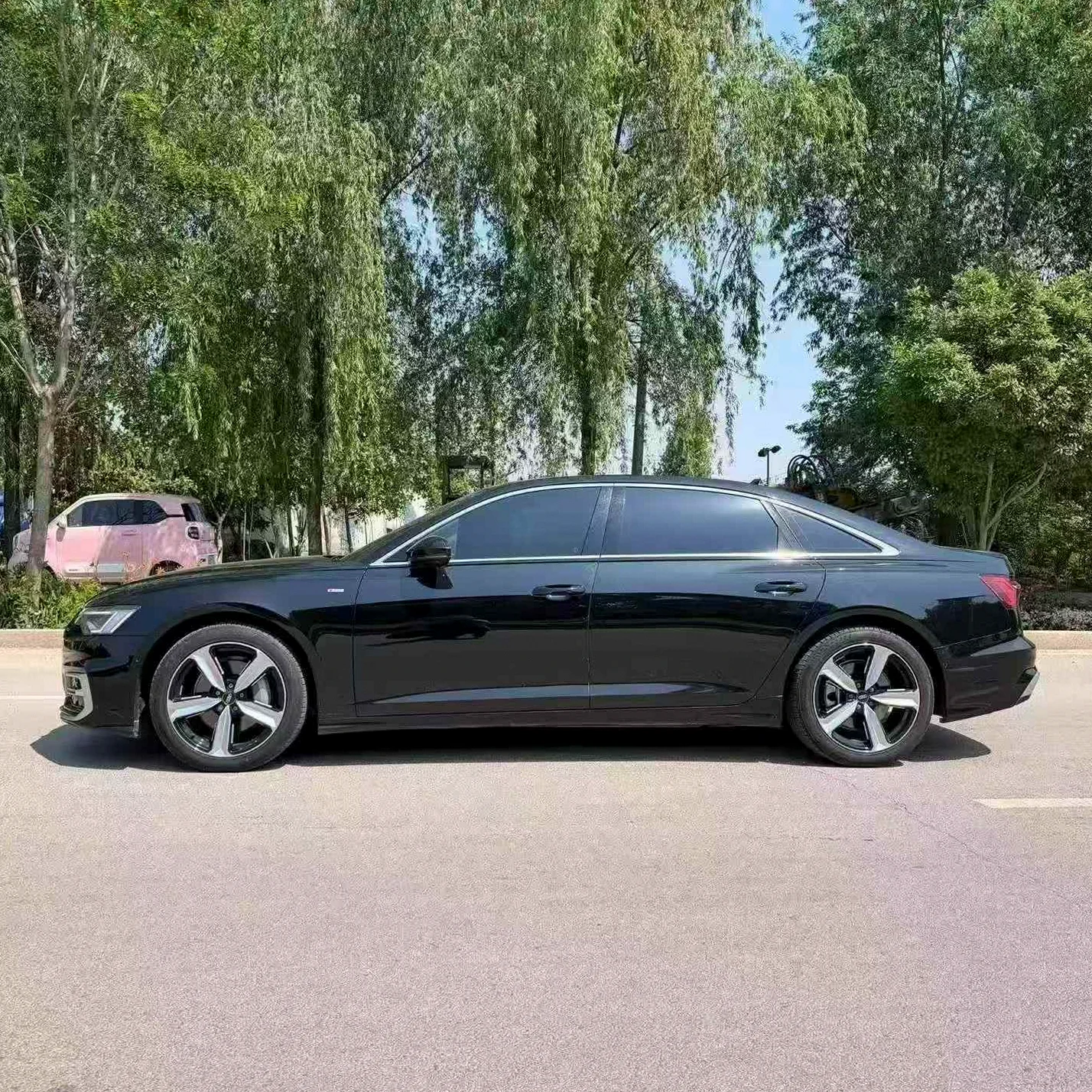 奥迪A6L 后面外观一