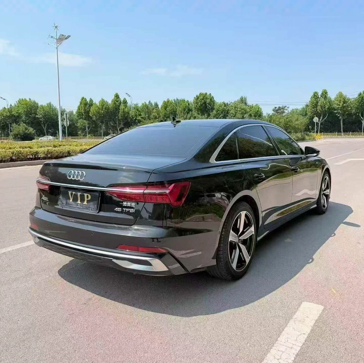 奥迪A6L 后面外观三