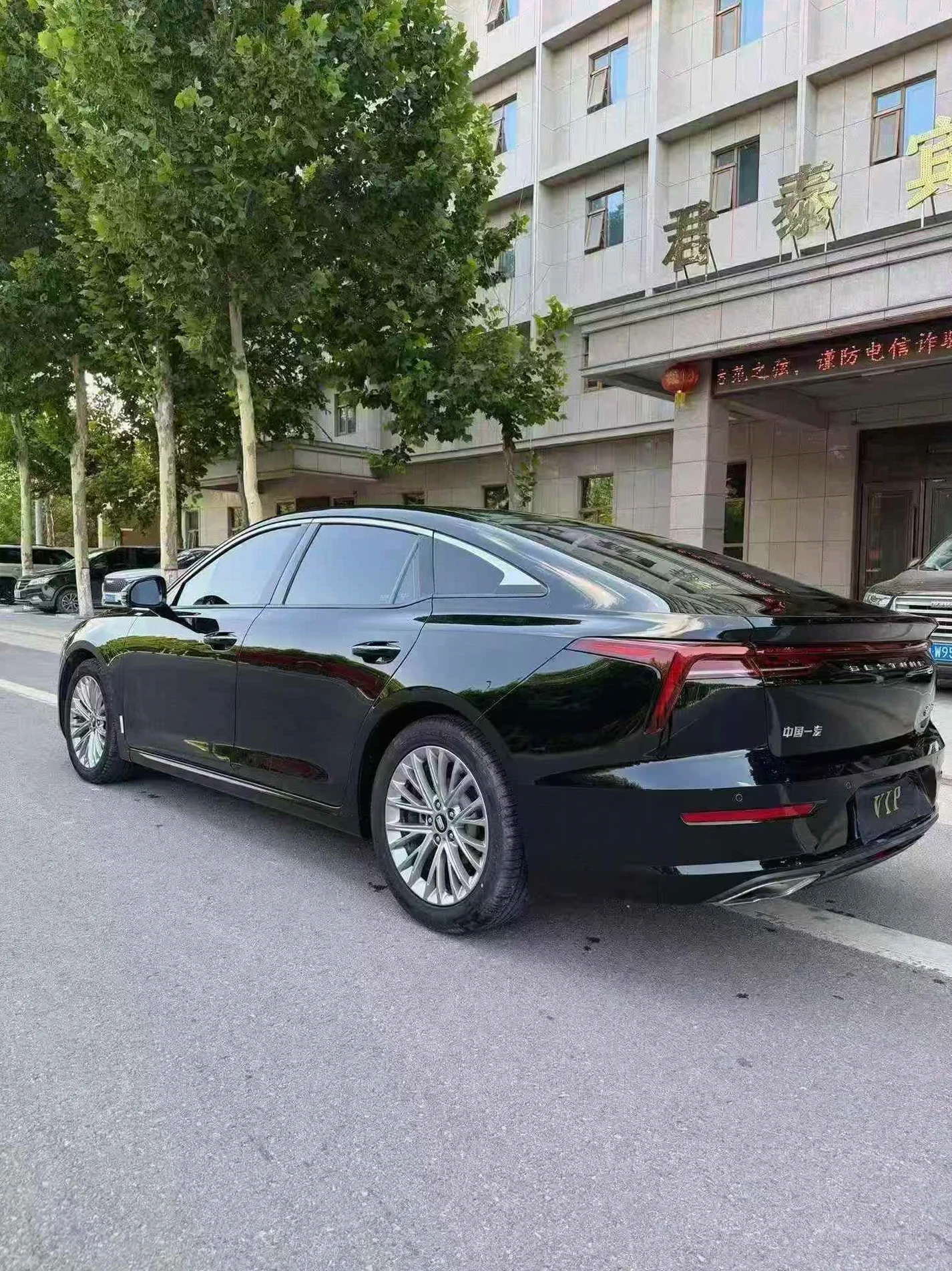 奔腾B70 后面外观三