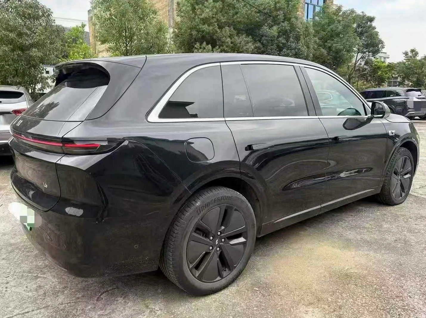 理想L6 后面外观三