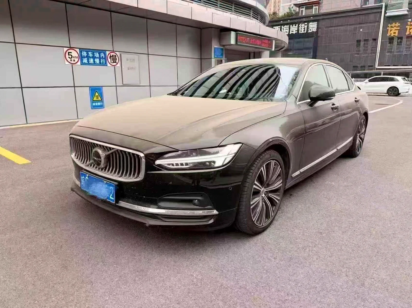 沃尔沃S90 正面外观三