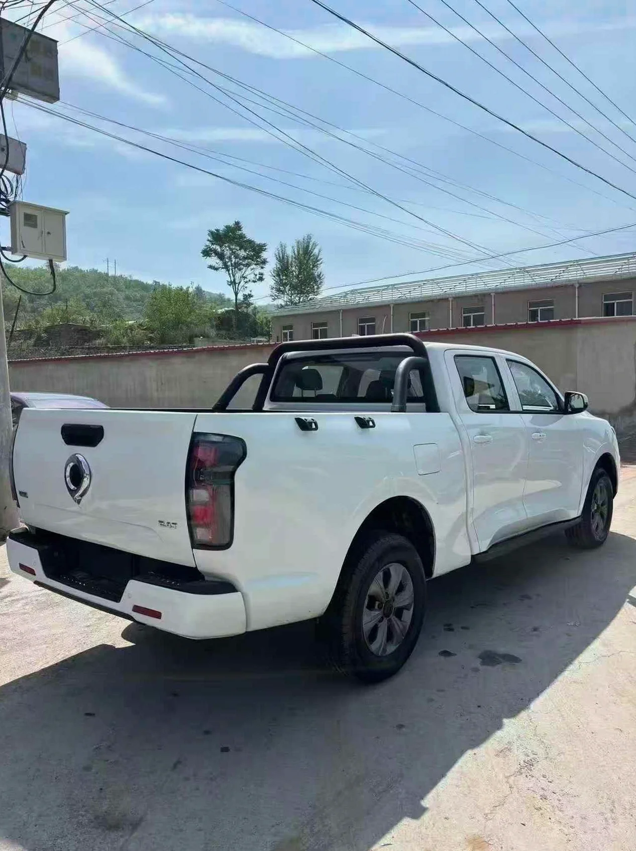 长城汽车炮 后面外观三
