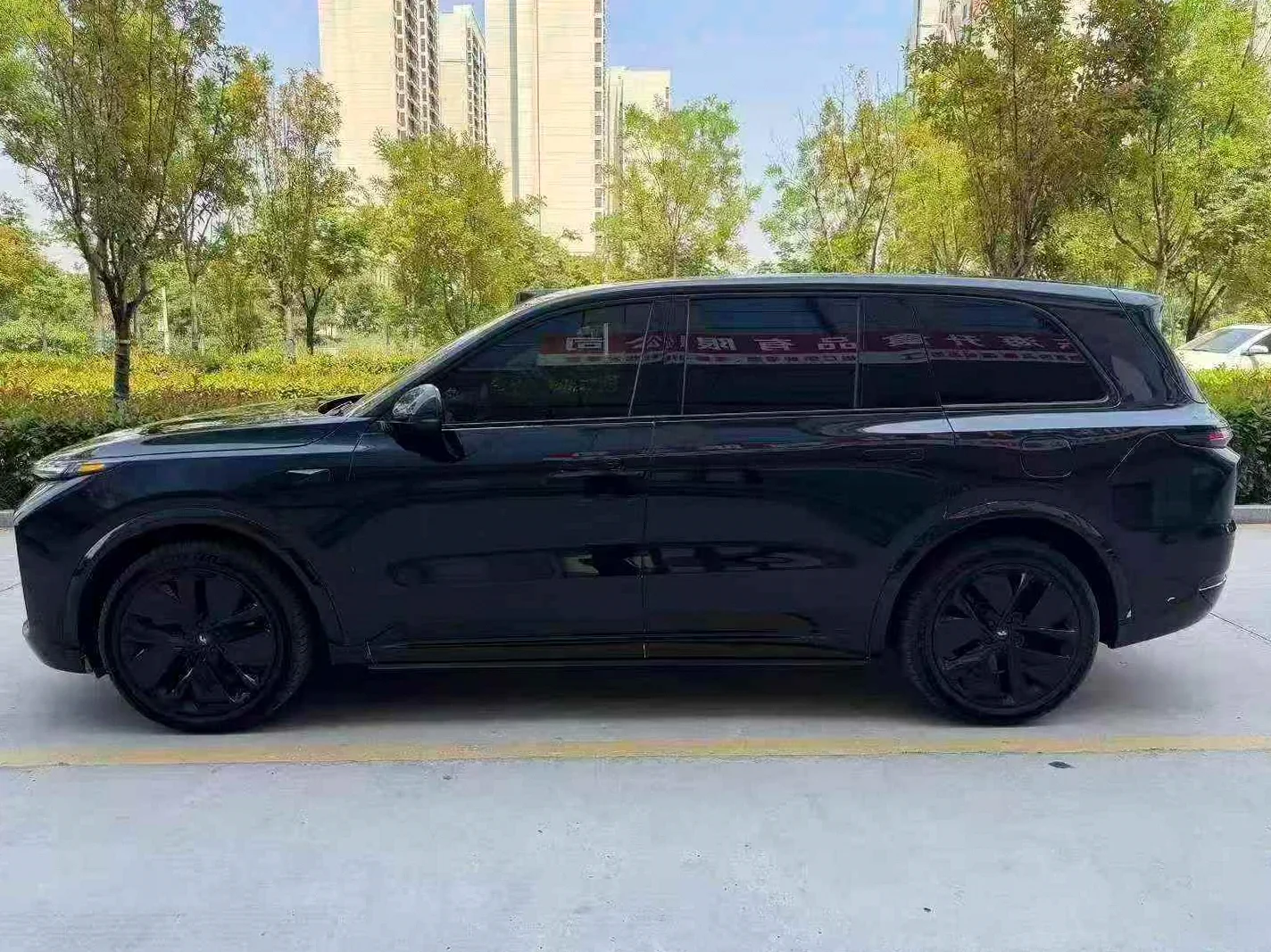 理想L9 后面外观二
