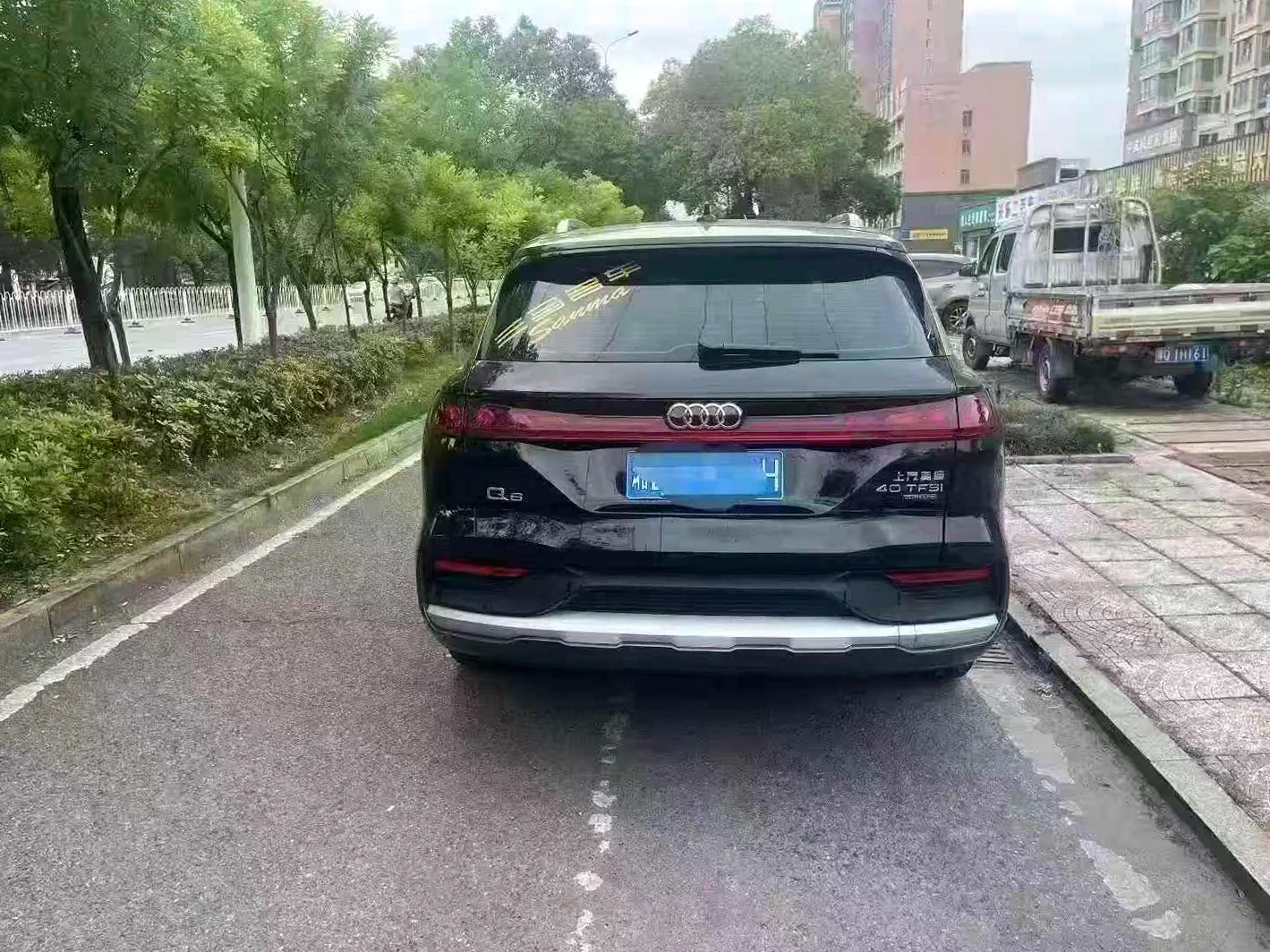 奥迪Q6 后面外观一