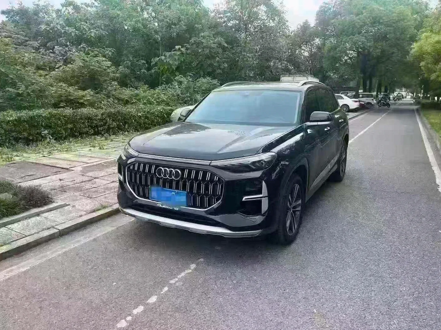 奥迪Q6 正面外观二