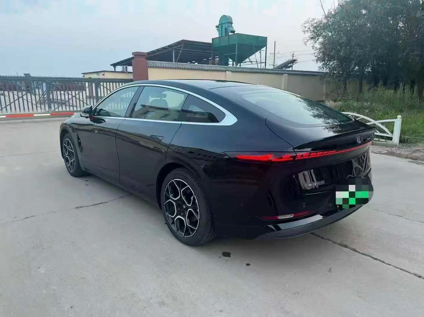 长安汽车启源 后面外观三