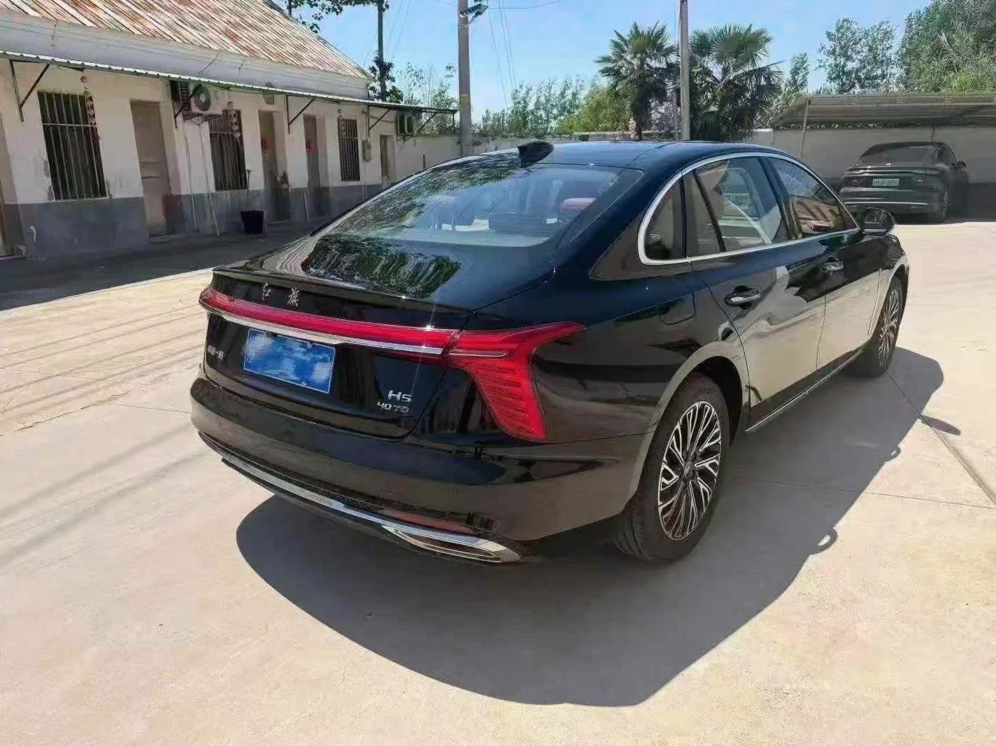 红旗H5 后面外观一