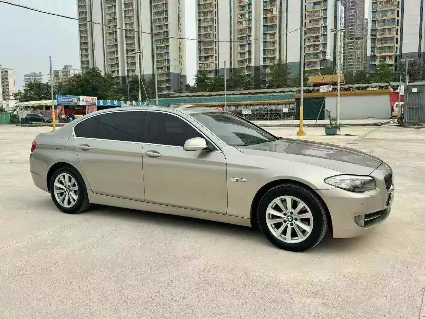 12年宝马520Li 典雅版