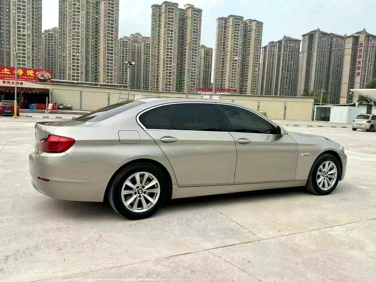 宝马5系 后面外观三
