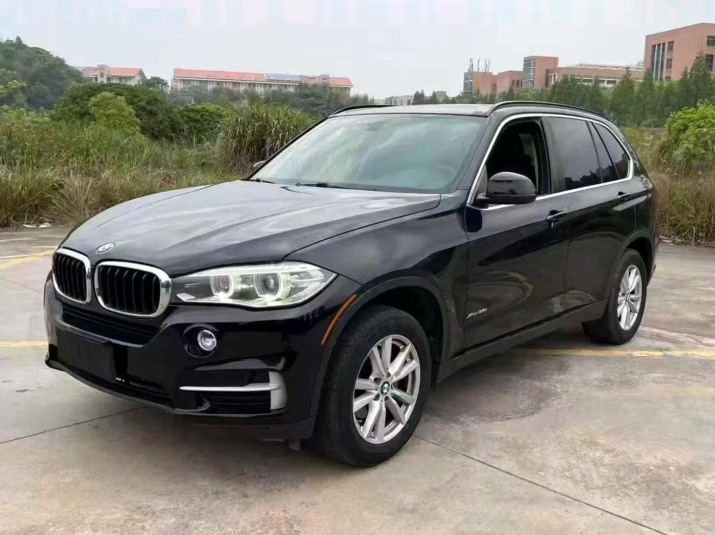 宝马X5 正面外观三