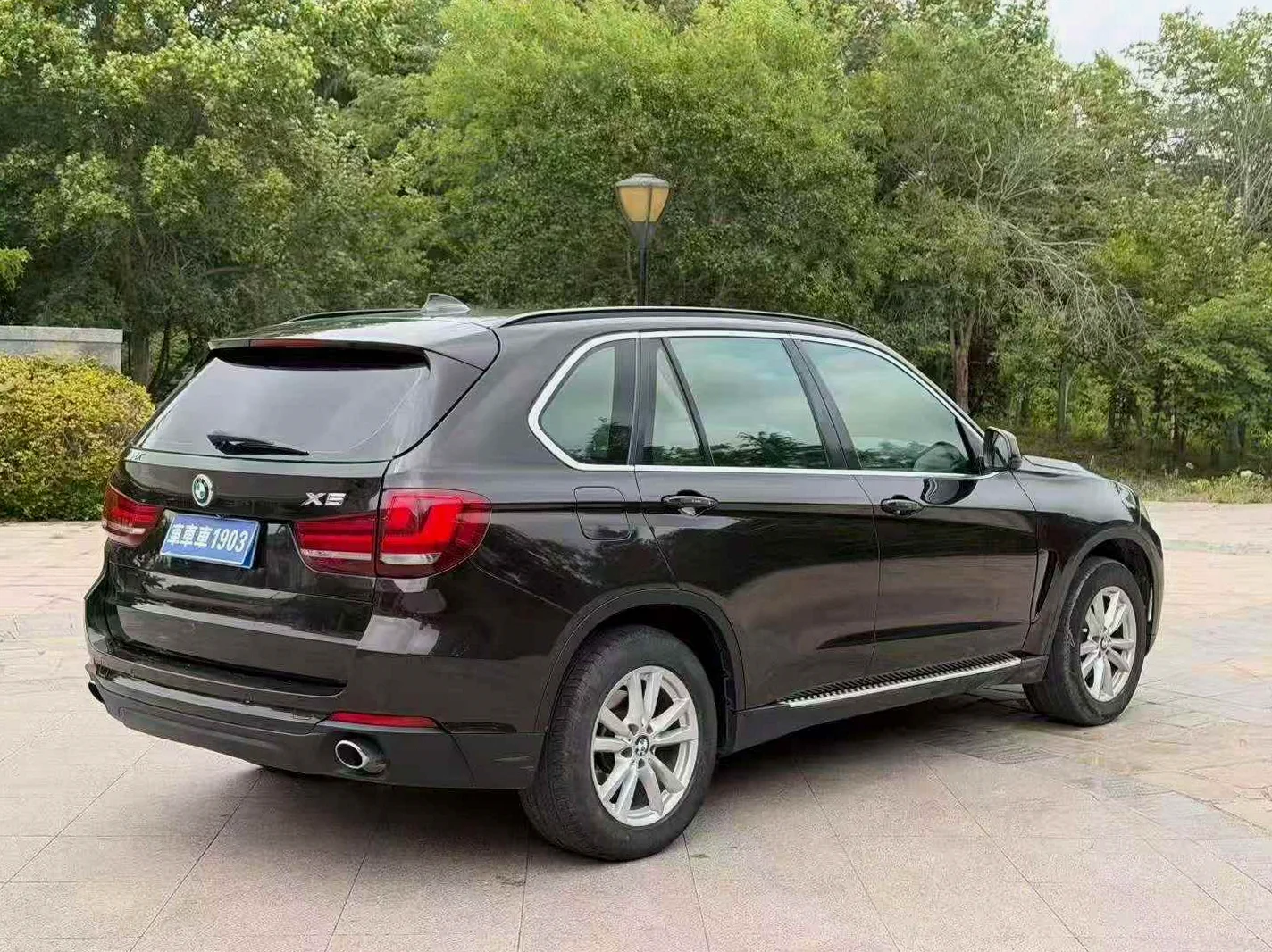 宝马X5 后面外观一